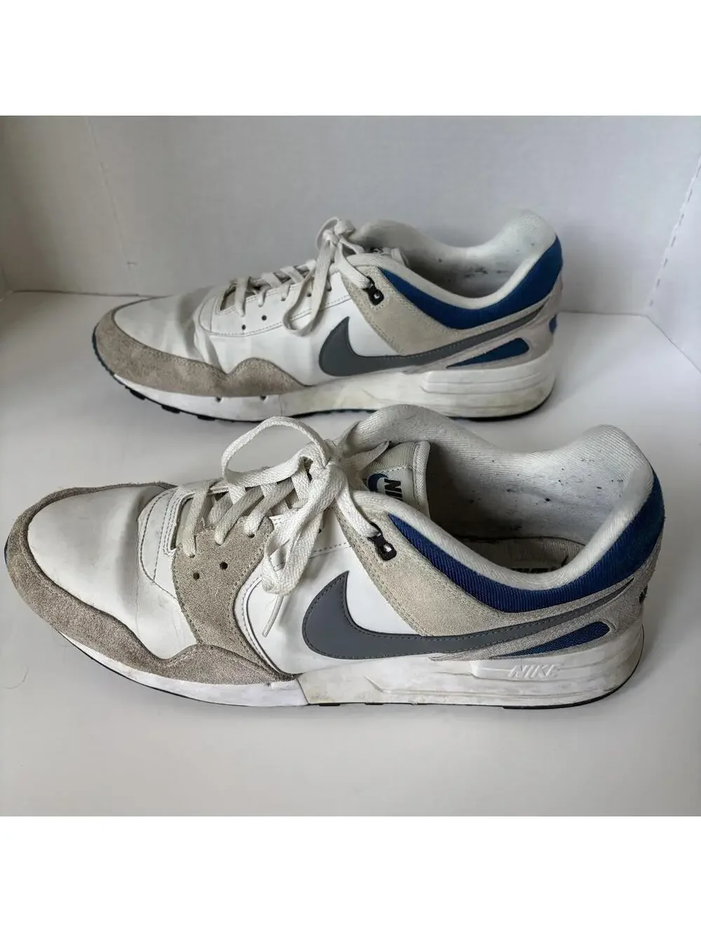 Nike Men's White and Multi Trainer
